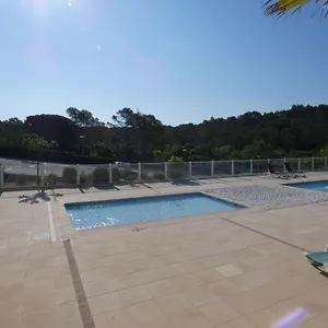 https://rsidence-les-pins-parasols-de-la-roque.fr-provencehotel.com